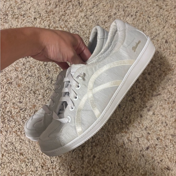 Stylish Women's Sneakers - Picture 1 of 5
